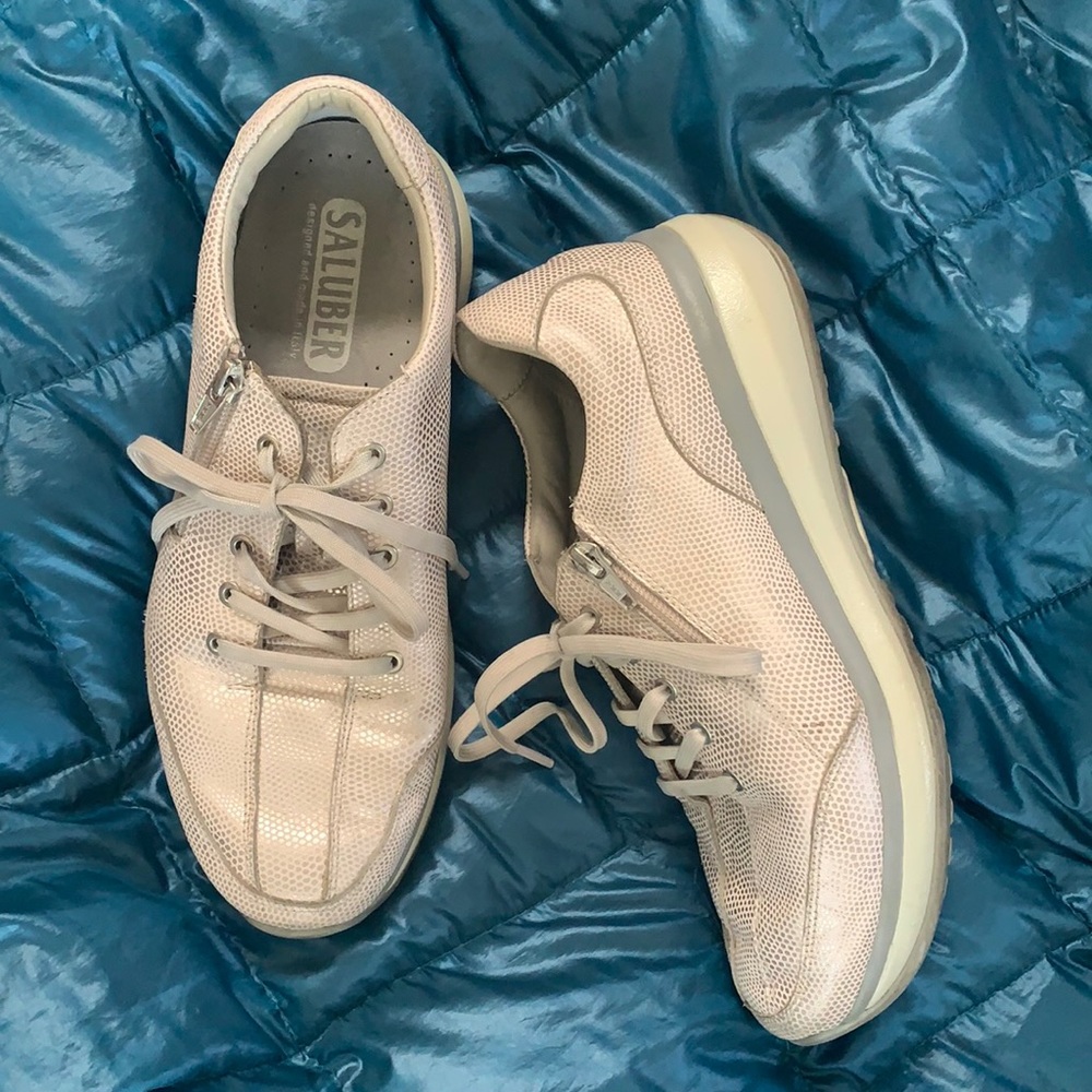 Joya athletic shoes with Salinger insteps